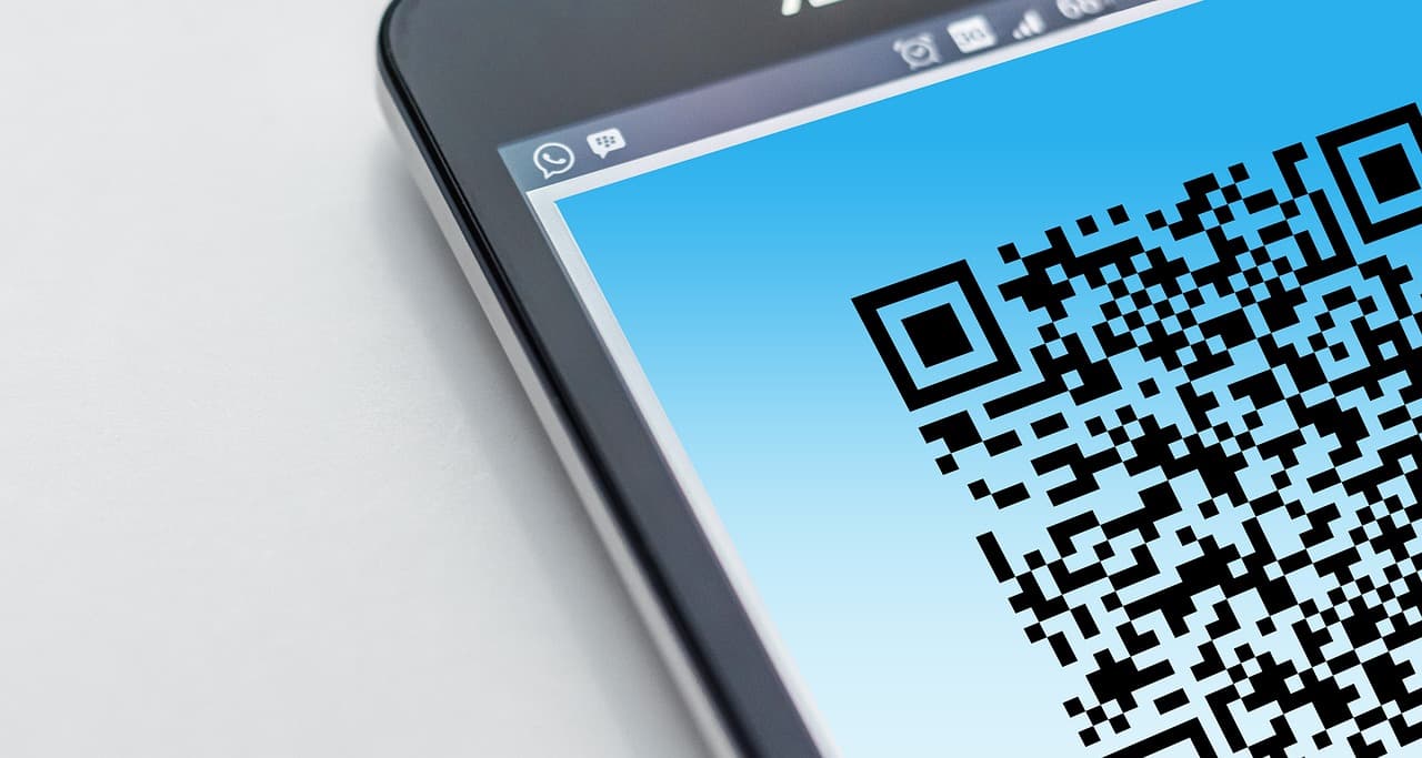 QR code affiché sur l'écran d'un smartphone